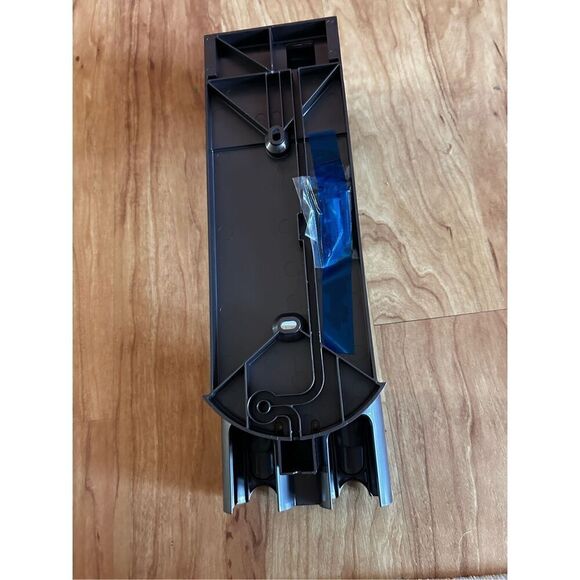 Handheld Dyson Screw In Wall Mount Docking Station Part No. T103241 for v7 and v - Picture 4 of 6